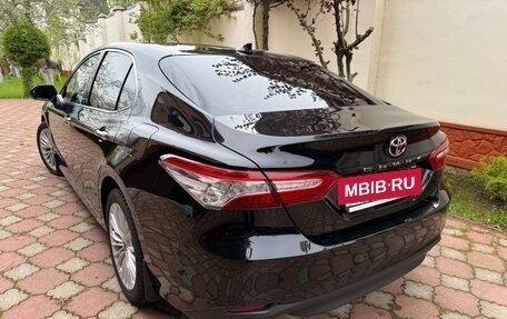 Toyota Camry, 2020 год, 3 200 000 рублей, 2 фотография