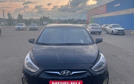 Hyundai Solaris II рестайлинг, 2013 год, 799 999 рублей, 3 фотография