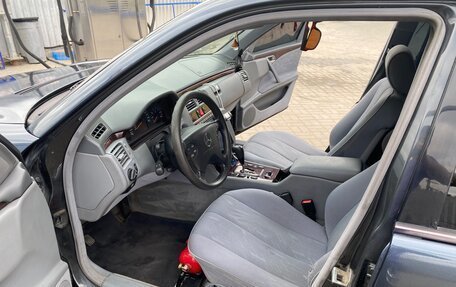 Mercedes-Benz E-Класс, 1998 год, 430 000 рублей, 6 фотография