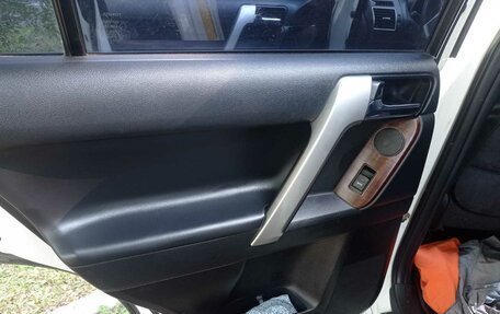 Toyota Land Cruiser Prado 150 рестайлинг 2, 2014 год, 3 650 000 рублей, 4 фотография