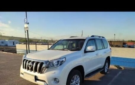Toyota Land Cruiser Prado 150 рестайлинг 2, 2014 год, 3 650 000 рублей, 3 фотография