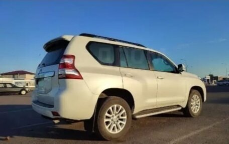 Toyota Land Cruiser Prado 150 рестайлинг 2, 2014 год, 3 650 000 рублей, 7 фотография
