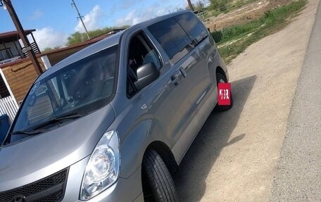 Hyundai Grand Starex Grand Starex I рестайлинг 2, 2011 год, 1 400 000 рублей, 2 фотография