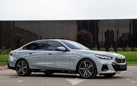 BMW 5 серия, 2024 год, 7 850 000 рублей, 3 фотография