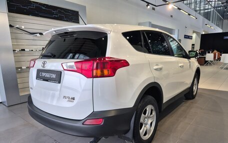 Toyota RAV4, 2015 год, 2 090 000 рублей, 4 фотография