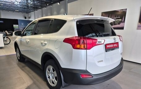 Toyota RAV4, 2015 год, 2 090 000 рублей, 6 фотография