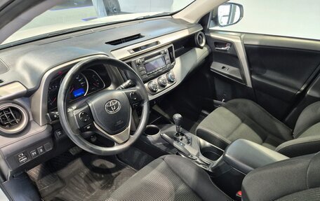 Toyota RAV4, 2015 год, 2 090 000 рублей, 11 фотография