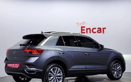 Volkswagen T-Roc I, 2022 год, 1 700 777 рублей, 3 фотография