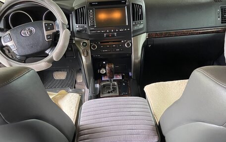Toyota Land Cruiser 200, 2008 год, 3 300 000 рублей, 10 фотография