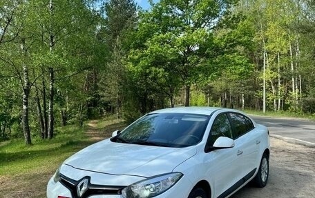 Renault Fluence I, 2015 год, 900 000 рублей, 2 фотография