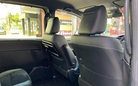 Toyota Voxy, 2022 год, 2 920 001 рублей, 21 фотография