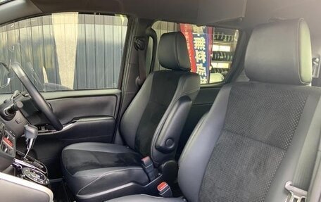 Toyota Voxy, 2022 год, 2 920 001 рублей, 29 фотография