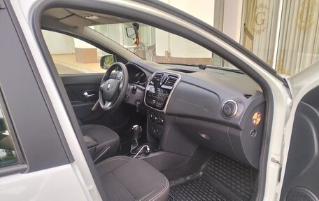 Renault Logan II, 2018 год, 1 050 000 рублей, 8 фотография