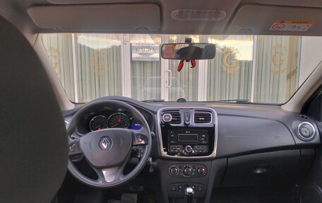 Renault Logan II, 2018 год, 1 050 000 рублей, 10 фотография