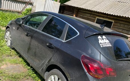 Opel Astra J, 2010 год, 330 000 рублей, 2 фотография