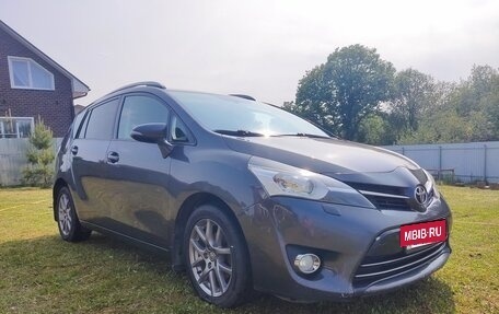 Toyota Verso I, 2013 год, 1 299 000 рублей, 2 фотография