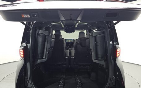 Toyota Alphard, 2024 год, 12 100 000 рублей, 12 фотография