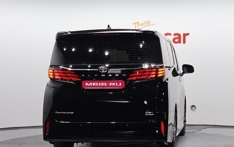 Toyota Alphard, 2024 год, 12 100 000 рублей, 3 фотография