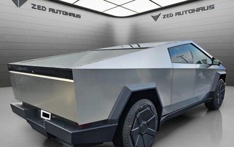 Tesla Cybertruck, 2025 год, 24 500 000 рублей, 3 фотография