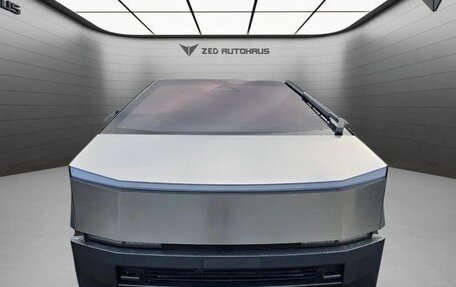 Tesla Cybertruck, 2025 год, 24 500 000 рублей, 2 фотография