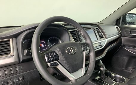 Toyota Highlander III, 2019 год, 3 150 000 рублей, 11 фотография