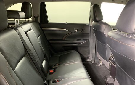 Toyota Highlander III, 2019 год, 3 150 000 рублей, 17 фотография