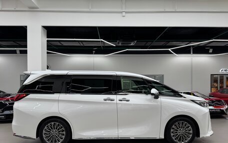 Lexus LM, 2024 год, 18 490 000 рублей, 8 фотография