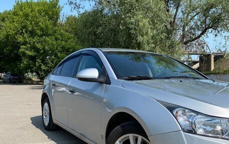 Chevrolet Cruze II, 2010 год, 749 999 рублей, 3 фотография