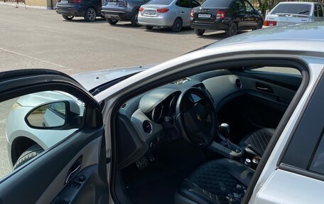 Chevrolet Cruze II, 2010 год, 749 999 рублей, 12 фотография