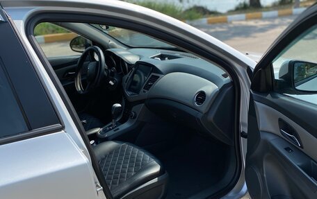 Chevrolet Cruze II, 2010 год, 749 999 рублей, 13 фотография