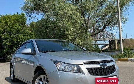 Chevrolet Cruze II, 2010 год, 749 999 рублей, 2 фотография