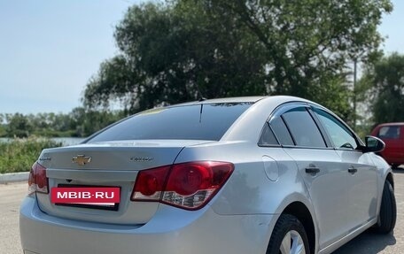 Chevrolet Cruze II, 2010 год, 749 999 рублей, 4 фотография