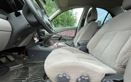 Nissan Almera, 2001 год, 285 000 рублей, 22 фотография