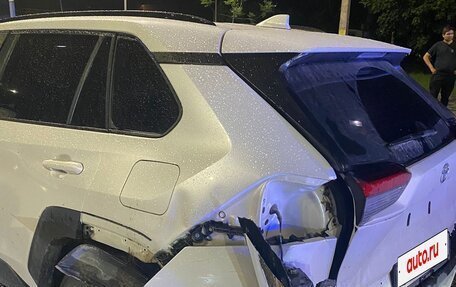 Toyota RAV4, 2023 год, 3 000 000 рублей, 5 фотография