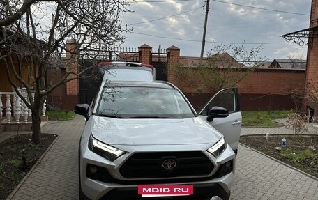 Toyota RAV4, 2023 год, 3 000 000 рублей, 2 фотография