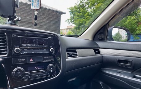 Mitsubishi Outlander III рестайлинг 3, 2013 год, 1 200 000 рублей, 10 фотография