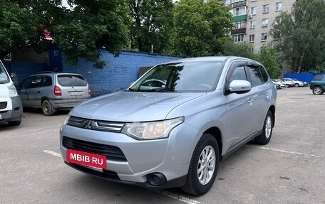 Mitsubishi Outlander III рестайлинг 3, 2013 год, 1 200 000 рублей, 9 фотография