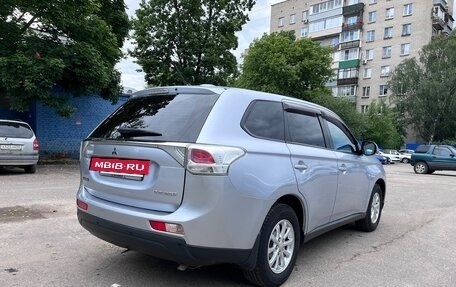 Mitsubishi Outlander III рестайлинг 3, 2013 год, 1 200 000 рублей, 8 фотография