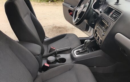 Volkswagen Jetta VI, 2011 год, 630 000 рублей, 4 фотография
