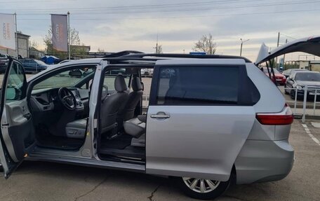Toyota Sienna III, 2017 год, 3 300 000 рублей, 12 фотография