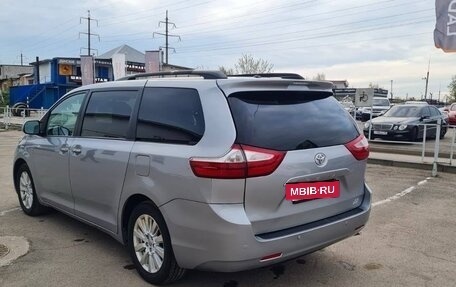 Toyota Sienna III, 2017 год, 3 300 000 рублей, 7 фотография