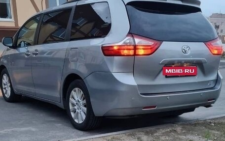 Toyota Sienna III, 2017 год, 3 300 000 рублей, 6 фотография