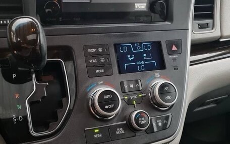 Toyota Sienna III, 2017 год, 3 300 000 рублей, 16 фотография