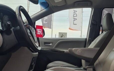 Toyota Sienna III, 2017 год, 3 300 000 рублей, 17 фотография
