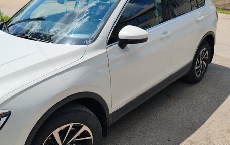 Volkswagen Tiguan II, 2018 год, 2 500 000 рублей, 4 фотография