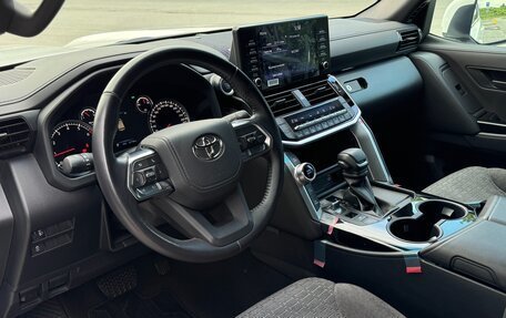 Toyota Land Cruiser, 2022 год, 9 290 000 рублей, 17 фотография