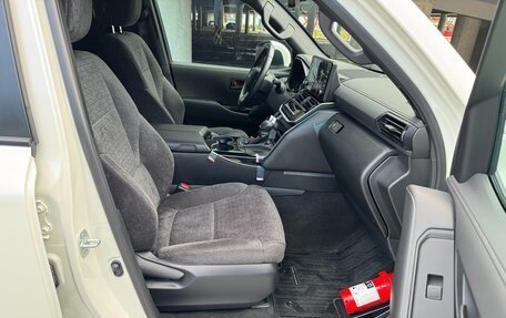 Toyota Land Cruiser, 2022 год, 9 290 000 рублей, 29 фотография