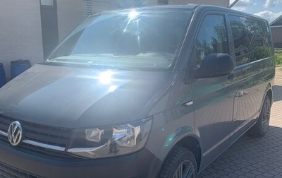 Volkswagen Caravelle T6 рестайлинг, 2018 год, 2 650 000 рублей, 1 фотография