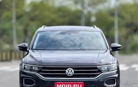 Volkswagen T-Roc I, 2022 год, 1 377 123 рублей, 2 фотография