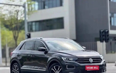 Volkswagen T-Roc I, 2022 год, 1 377 123 рублей, 3 фотография